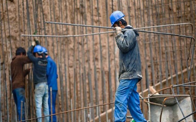 معیشت کارگران ساختمانی در معرض خطر است
