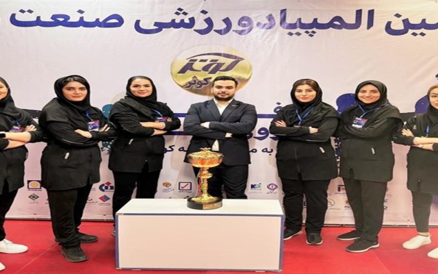 مدال‌های طلا، نقره و کاپ قهرمانی فوتبال روی میز بانوان، به بیمه دی رسید