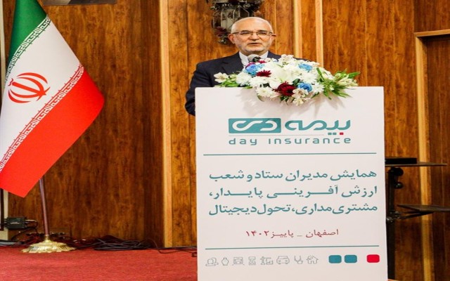 نایب رئیس اول مجلس شورای اسلامی در اجلاس سراسری مدیران بیمه دی مطرح کرد: مهم‌ترین وظیفه‌ی شرکت‌های بیمه‌، صیانت از حقوق بیمه‌شدگان است