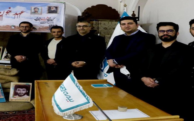 «میز خدمت» بیمه دی در مصلی شهر اردبیل