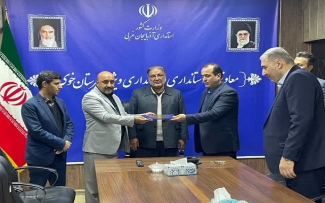 تحویل ۷ دستگاه کانکس اهدایی کارکنان بیمه ایران به مناطق زلزله زده خوی