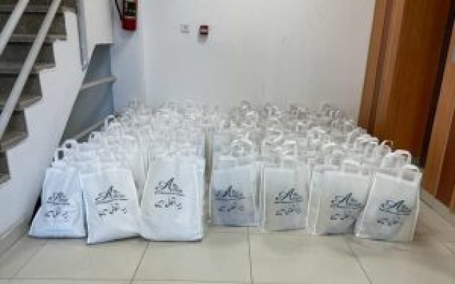 تقسیم بسته‌های معیشتی بین نیازمندان در جزیره کیش