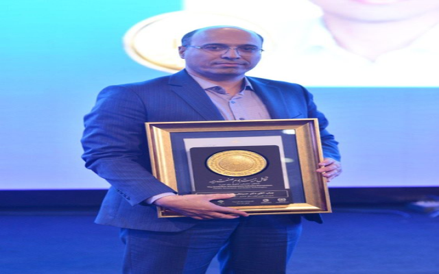 تقدیر از مدیر بیمه آسیا در سی امین همایش ملی بیمه و توسعه