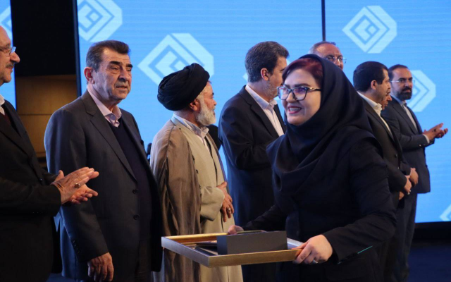 تقدیر از نخبگان بیمه دی در سی‌امین همایش ملی و یازدهمین همایش بین‌المللی بیمه و توسعه