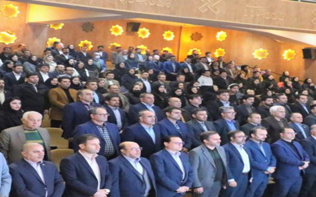 معاون‌مالی و اقتصادی بیمه دی، درهمایش "نخبگان صنعت بیمه در استان اردبیل" مطرح کرد: ایجاد توازن‌ و تناسب میان رشد صنایع و توسعه‌ی ضریب نفوذ بیمه، از طریق فرهنگ‌سازی و توسعه‌ی فروش بیمه‌های زندگی، امکان‌پذیر خواهد بود