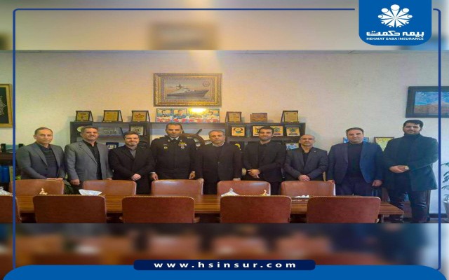 دکتر حجت بهاری فر مدیرعامل شرکت بیمه حکمت صبا با فرمانده مرکزآموزش تخصص های نیروی دریایی ارتش دیدار کرد